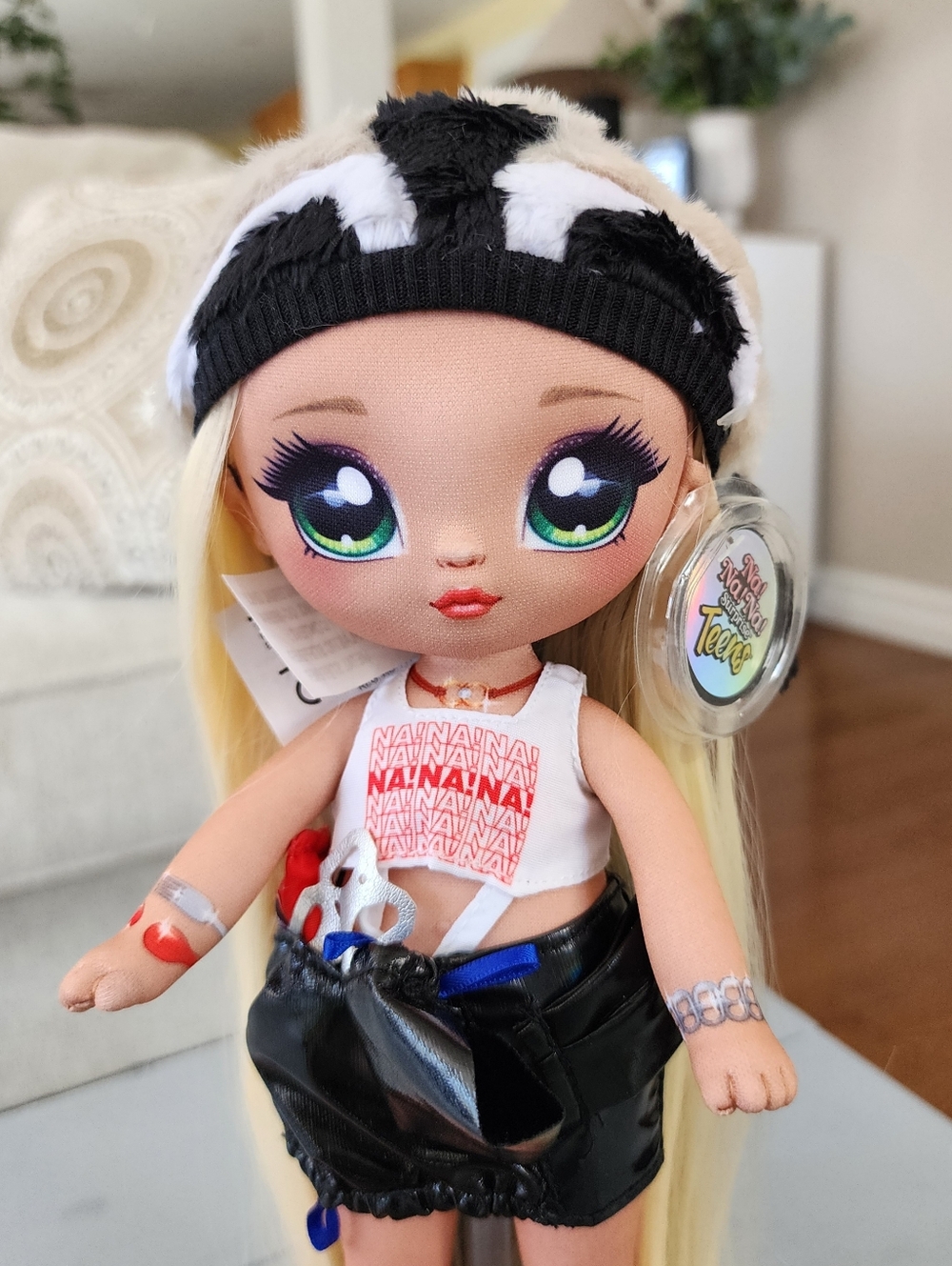 🦝 Na! Na! Na! Large Surprise Teens Gretchen Stripes 11" Fashion Doll Racoon - Picture 6 of 7